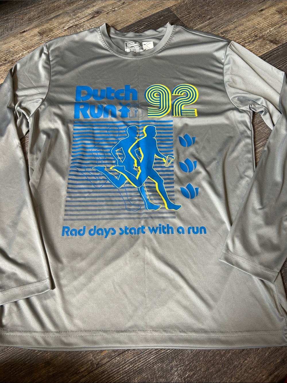 ✌️Dutch Bros Gray Long Sleeve Tee Running Graphic Size Small